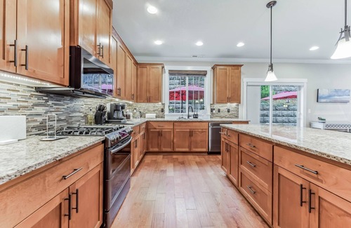 Beaverton House | Family Relocation Ready! Spacious 5 bed home — Pets Welcome, Near Nike & Intel