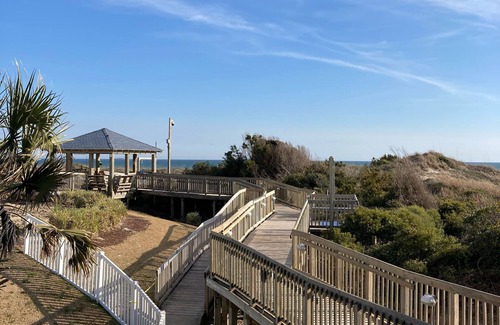 Morehead City Condo | Family resort atmosphere on beautiful Atlantic Beach, North Carolina
