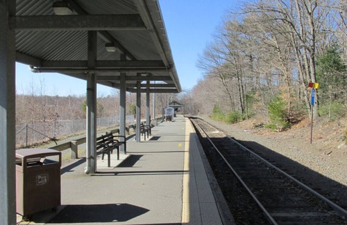 Foxboro House | Family Retreat! 3 Relaxing Units, Free Parking, Quick Drive to Gillette Stadium!