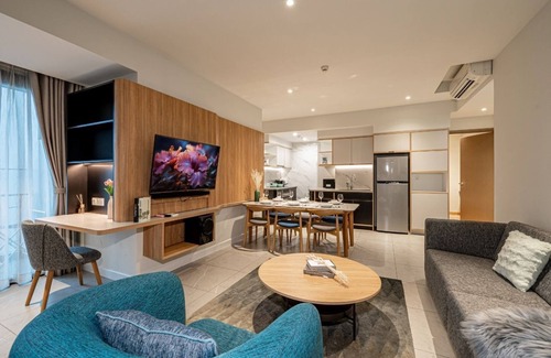 Phuong 1 Apartment | Family retreat 8BR in Dist 1 4P's Pizza Hadilao Free Pool and Gym