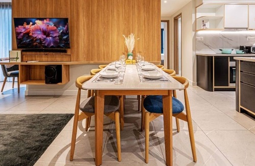 Phuong 1 Apartment | Family retreat 8BR in Dist 1 4P's Pizza Hadilao Free Pool and Gym