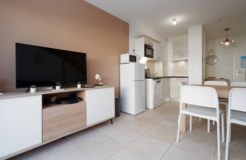 Valras-Plage Villa | Family Retreat by Sérignan Sea