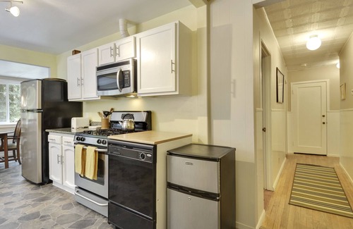 Cazadero Cabin | Family Retreat, Creek, Spa, Dog Friendly! Fall, Winter and Spring Special!