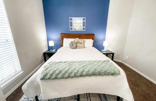 South Side Apartment | Family Retreat - Near Shopping, Dining & Beach