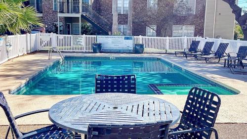 South Side Apartment | Family Retreat - Near Shopping, Dining & Beach