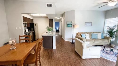 South Side Apartment | Family Retreat - Near Shopping, Dining & Beach