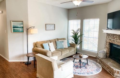 South Side Apartment | Family Retreat - Near Shopping, Dining & Beach