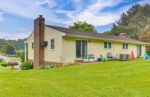 Elizabethtown House | Family Retreat Near Hersheypark with Horse Farm View