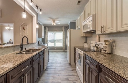 McCutcheon Field House | FAMILY RETREAT/PET FRIENDLY NEAR MILITARY BEACHES AND BASES