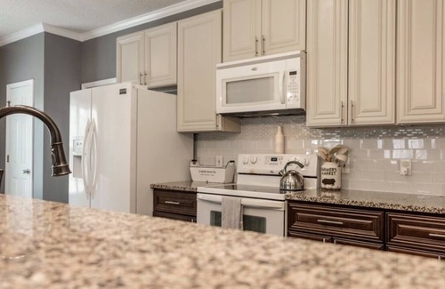McCutcheon Field House | FAMILY RETREAT/PET FRIENDLY NEAR MILITARY BEACHES AND BASES