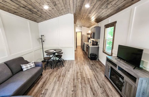 Guntersville Apartment | Family Retreat Tiny House - 670+ acres private property on Lake Guntersville!