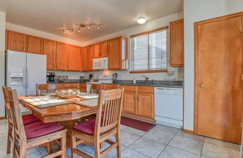 Gleneagle House | Family Retreat 5 Min to USAFA with Mtn Views