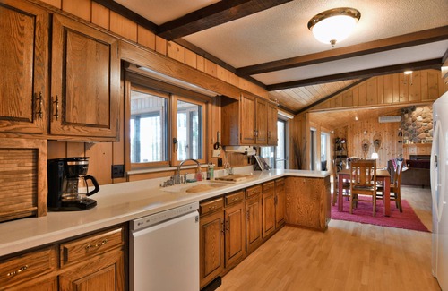 Solon Springs House | Family Retreat with Privacy and Comfort on Middle Eau Claire Lake. Fast WIFI!
