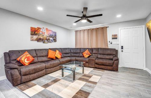 North Las Vegas House | Family Reunion, Remodeled, King Beds, X-box, Desks