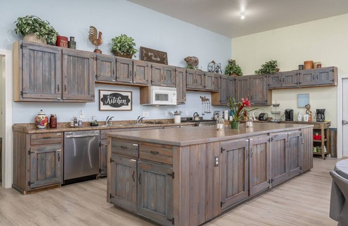 Concho Cabin | Family Reunions, Groups, 40 acres wide open spaces