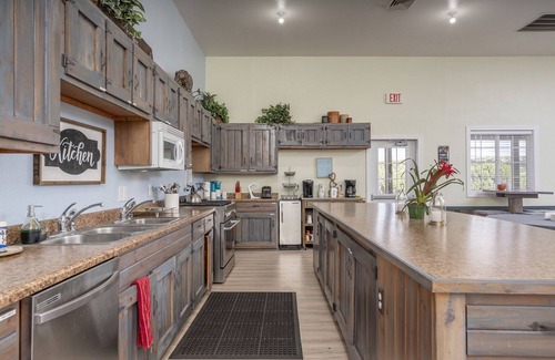 Concho Cabin | Family Reunions, Groups, 40 acres wide open spaces