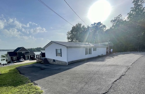 Eddyville House | Family-size home @ Lake Barkley— .5 mile from Mineral Mounds golf course & ramp