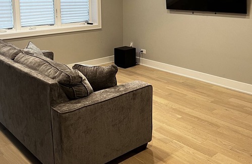Bronzeville House | Family-sized 4 bedroom Oasis, 5 minutes from McCormick place and White Sox park