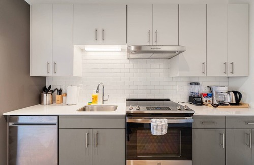 River North Hotel | Family-Sized 4BR Luxury in Downtown Chicago