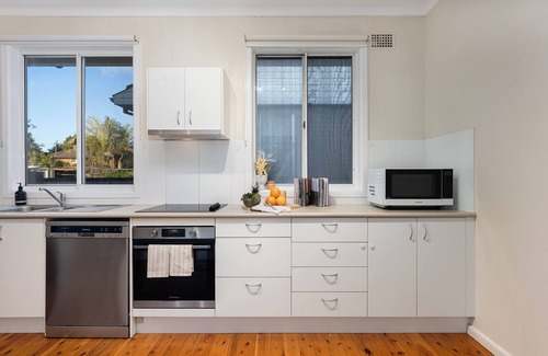 North Ryde House | Family-Sized Comfort - 4BR Near Macquarie & Metro