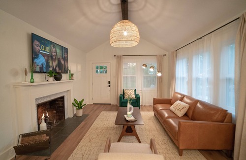 Columbia Cottage | Family sized cottage a short walk to Muletown square - Downtown!