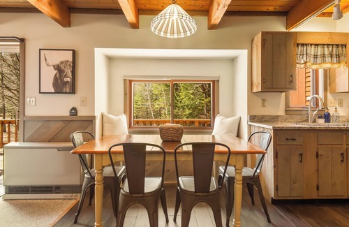 Bartlett House | Family-sized home in Mt Washington Valley with game room and deck!