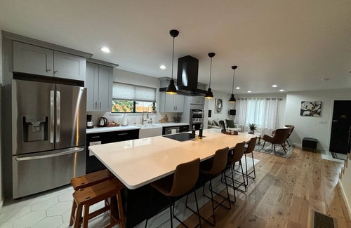 Sunnyside House | Family-sized townhouse with beautiful view of the city!