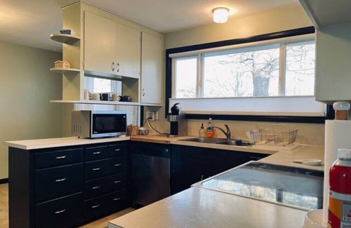 Amazon House | Family-sized U of O bungalow