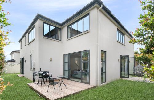 Milford Villa | Family Spacious Takapuna Home Parking Netflix