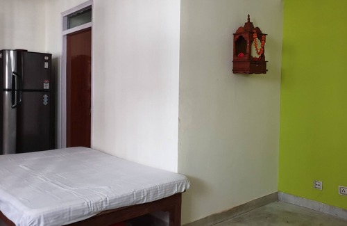 Varanasi Apartment | Family Stay in Hygenic Flat with Privacy