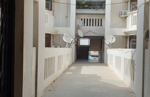Varanasi Apartment | Family Stay in Hygenic Flat with Privacy
