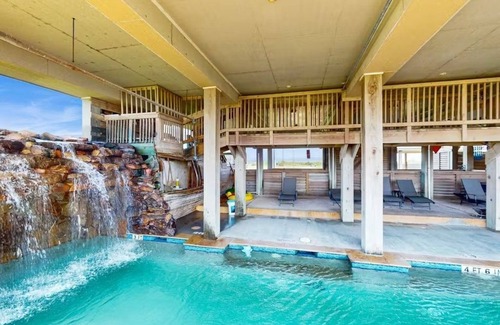Port Bolivar Condo | Family Suite - Pool, Games, & Beachfront Fun!