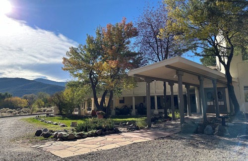 Taos Apartment | Family suite w/Mountain View - 11