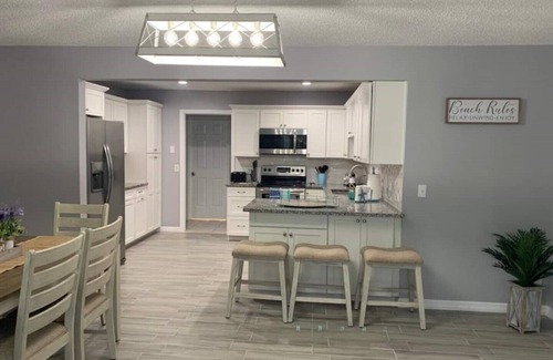 Florida Ridge House | “Family Tides” Furnished Beach House w/HEATED Pool