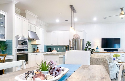 Port Aransas Condo | Family Tides | Palmilla Beach Resort Condo with Pool, Dining & Beach Access