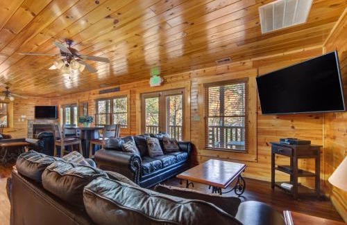 Hemlock Hills House | Family Ties Lodge