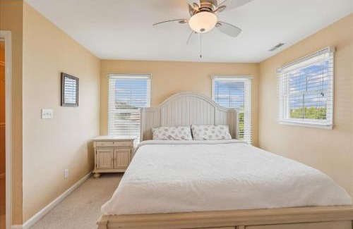 Sun Ridge House | Family Townhouse - Coastal Charm at Bayside Golf Cart Access Pools