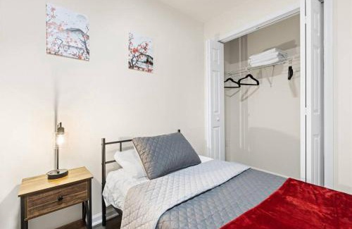 Newark Apartment | Family & Traveler Haven - NYC & NWK w/free parking