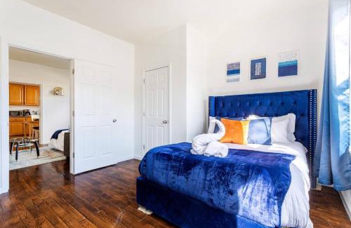 Ampere Apartment | Family Urban: 2BR FREE Pkng Airport NYC Ease