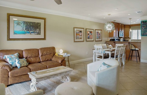 West Panama City Beach House | FAMILY VACATION Walk to BEACH! Updated Townhouse. BEACHES, POOLS, PARKS and 30A.