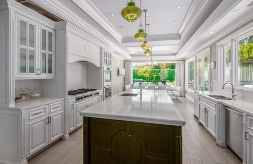 The Flats House | Family Vacation Dream: Privately Gated Mansion Tennis Court and Walk to Rodeo Dr