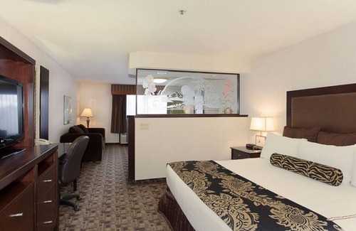 Parkrose House | Family Vacay! Modern Unit, Restaurant, Fitness Center