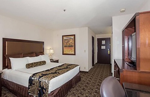 Parkrose House | Family Vacay! Modern Unit, Restaurant, Fitness Center