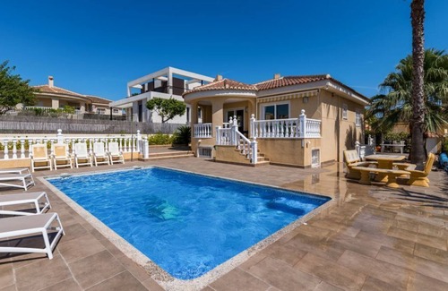 Rojales Villa | Family villa, 8 pers, private heated pool, 4 beds and 4 baths, for young and old