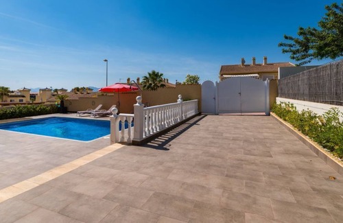 Rojales Villa | Family villa, 8 pers, private heated pool, 4 beds and 4 baths, for young and old