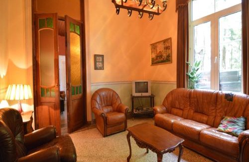 Grimonster House | Family Villa in Ferrières