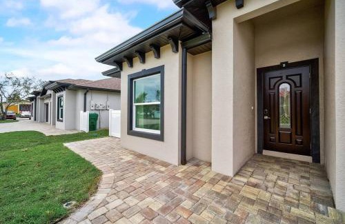 Oakland Hills House | Family Villa King Bed, 3 bedrooms 2baths, 7 guests, Close to Beaches, Golfing, Fishing