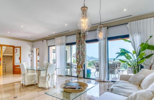 Urbanitzacio Gotmar Villa | Family villa with private pool