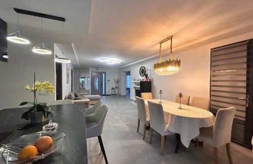 Blanquefort House | Family work vacation home