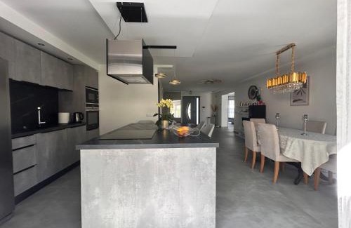 Blanquefort House | Family work vacation home
